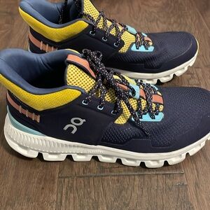 On Cloud women’s athletic shoes - size 9.5. Worn only once, excellent condition!